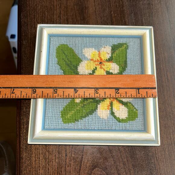 Vintage framed needlepoint art piece floral design plumeria - Picture 6 of 7
